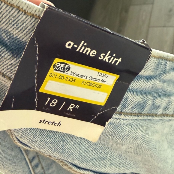 Ava & Viv|Midi A-line denim skirt,light wash,NWT•••Plus size Light Blue Skirt - Picture 9 of 15